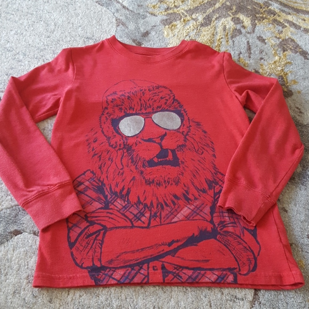 Long sleeve red tee